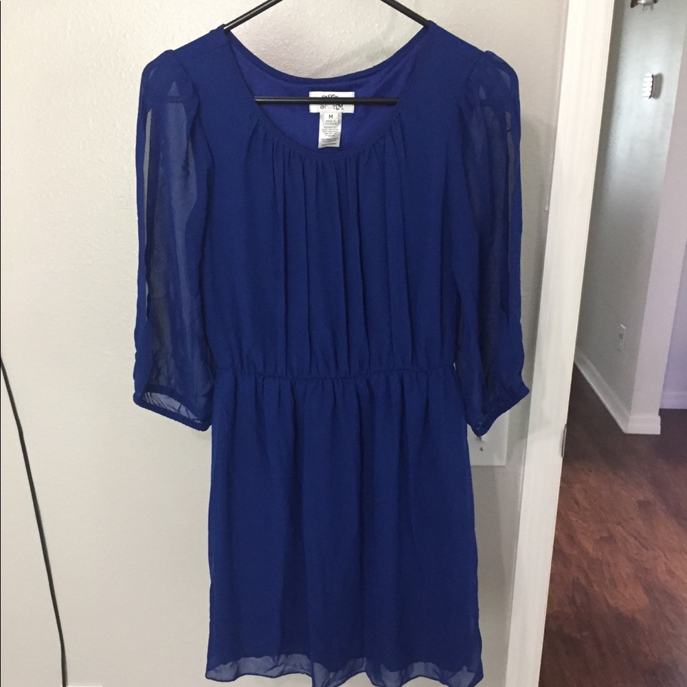 Chiffon dress with slit in arm